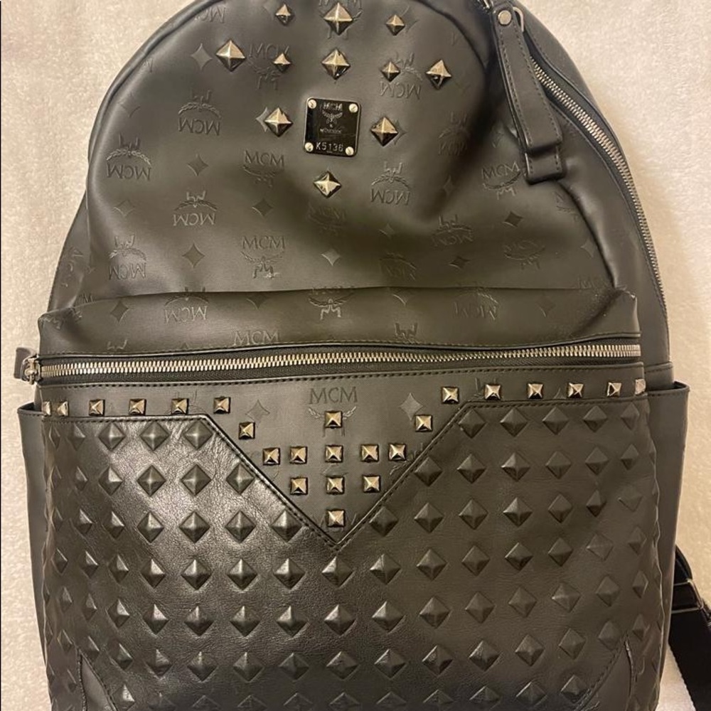 ❌SOLD❌Extra large MCM backpack in excellent condition - Picture 1 of 11